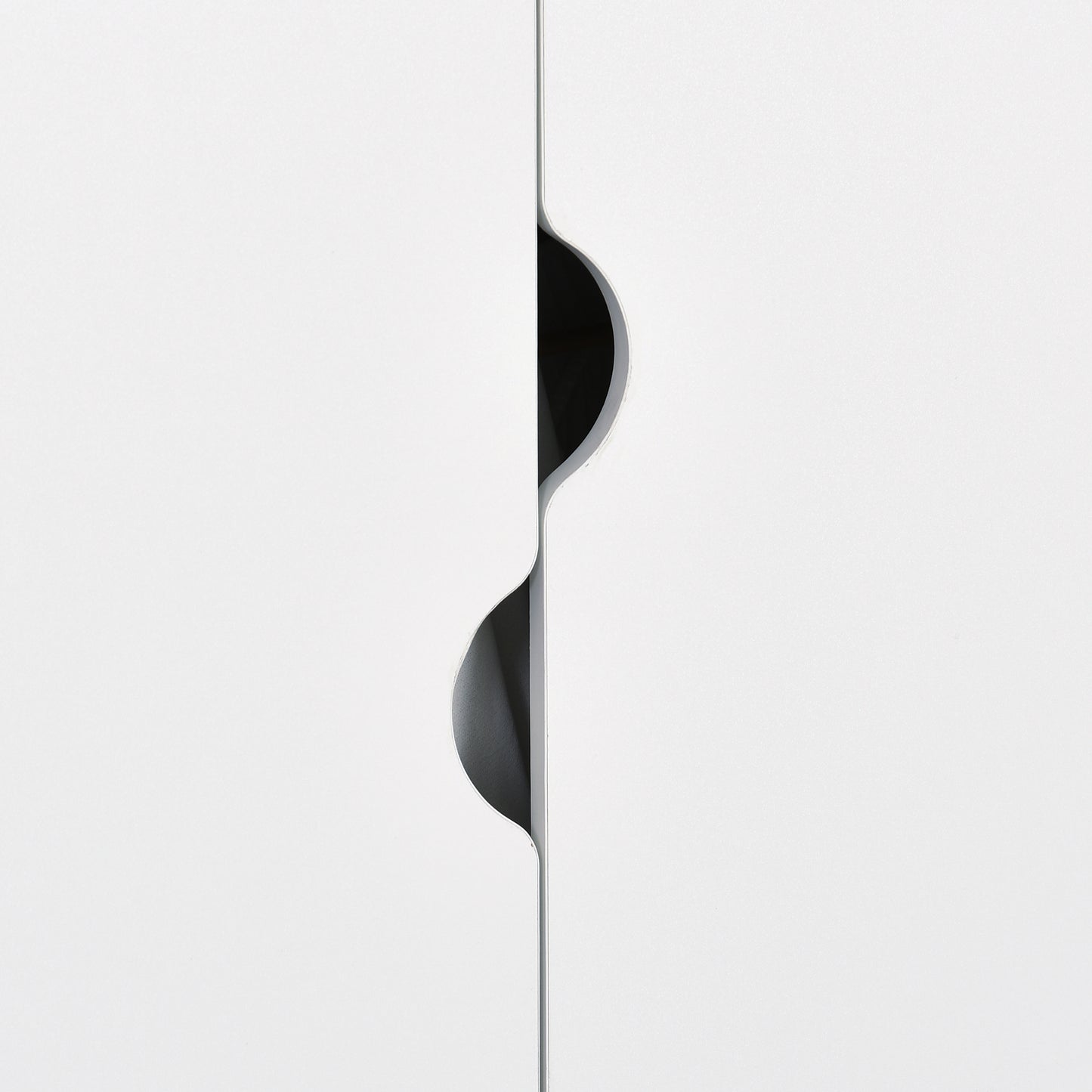 ELEGANT Wardobe: Fresh white in colour, with wood-effect bottom drawers for a complementary look