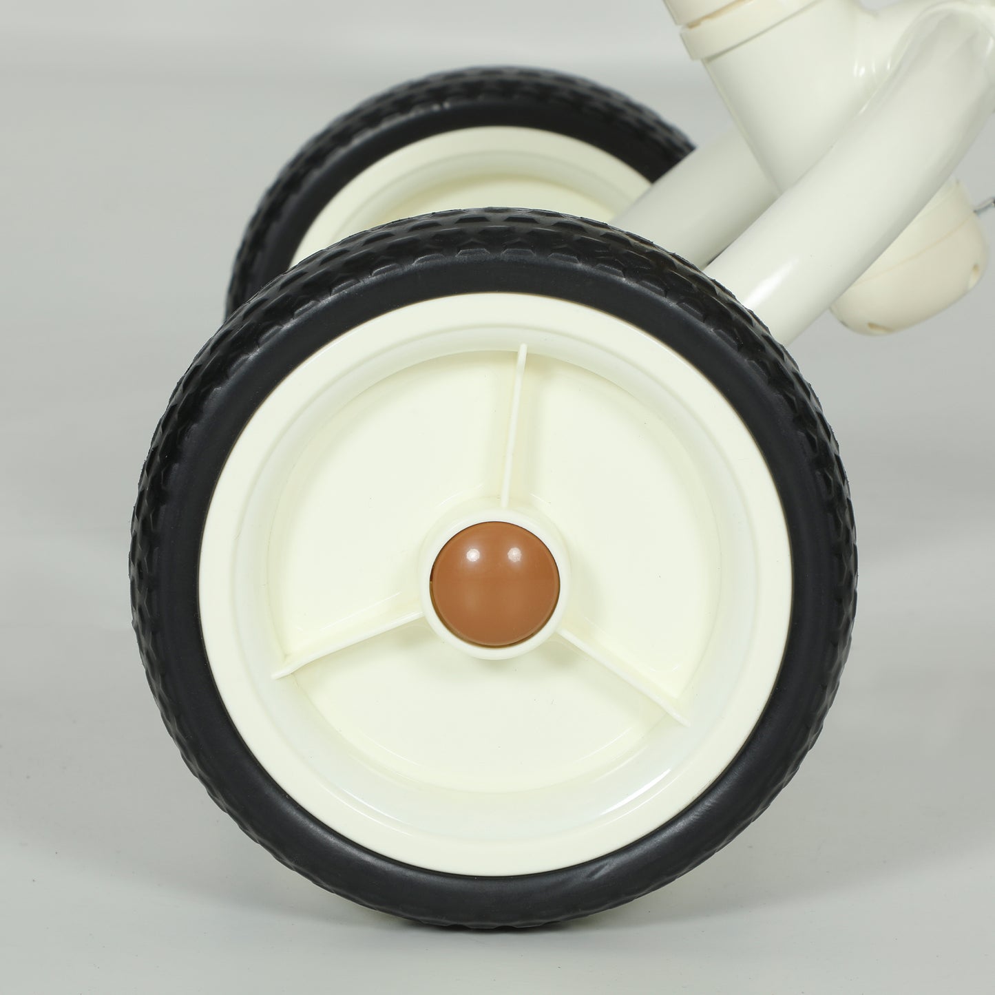 Kids Tricycle for 2-5 Years Old, 2-In-1 Toddler Trike with Adjustable Parent Handle, Pedals, Footrests, Storage Basket, 3 Wheel Bike for Boys and Girls, White