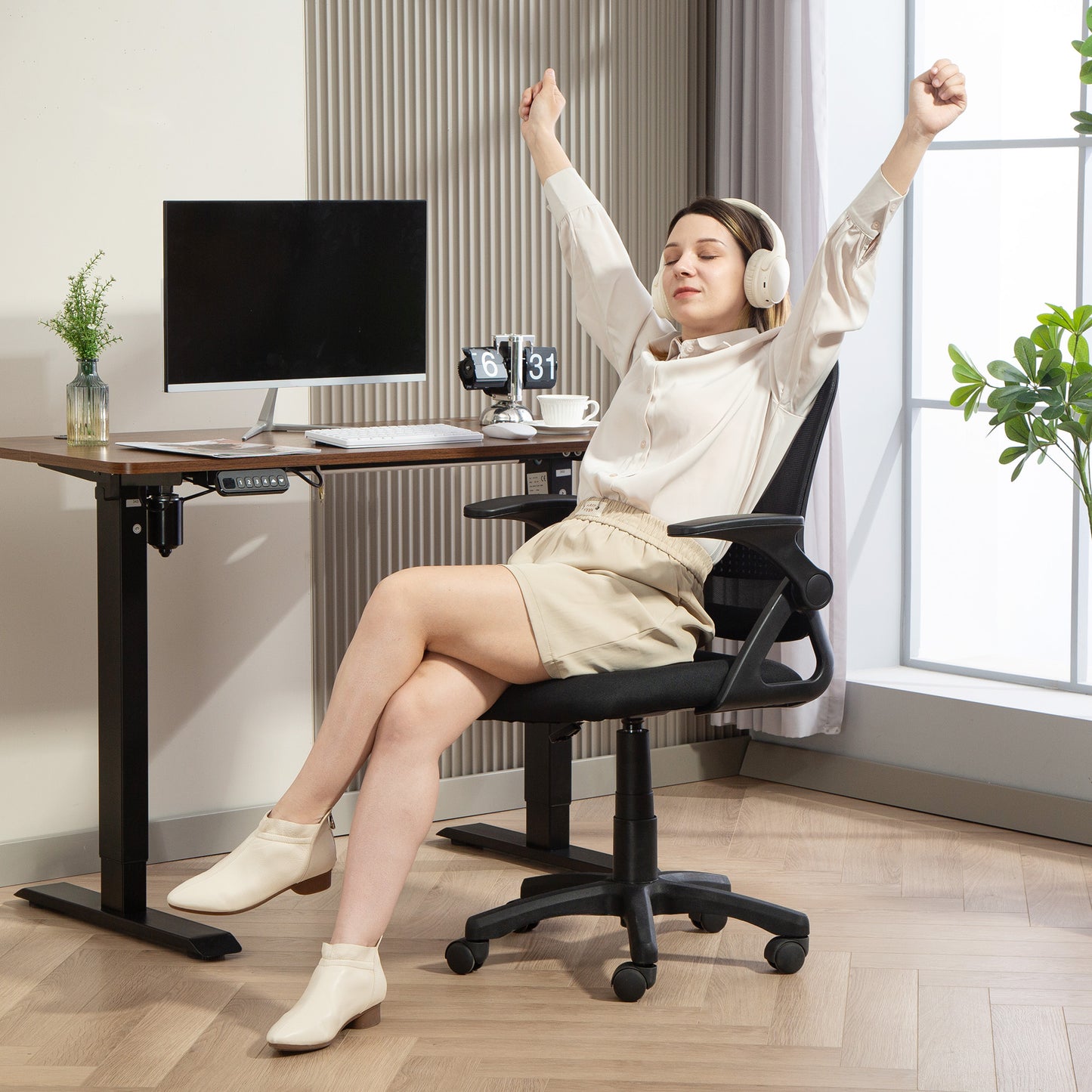 Ergonomic Swivel Computer Chair with Flip-up Armrests, Black