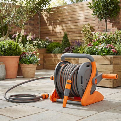 Portable Garden Hose Reel, 20+2 m Wall-Mounted Hose Reel with 2 Patterns Spray Nozzle, Compact with Crank Handle for Garage Car Cleaning Watering, Orange