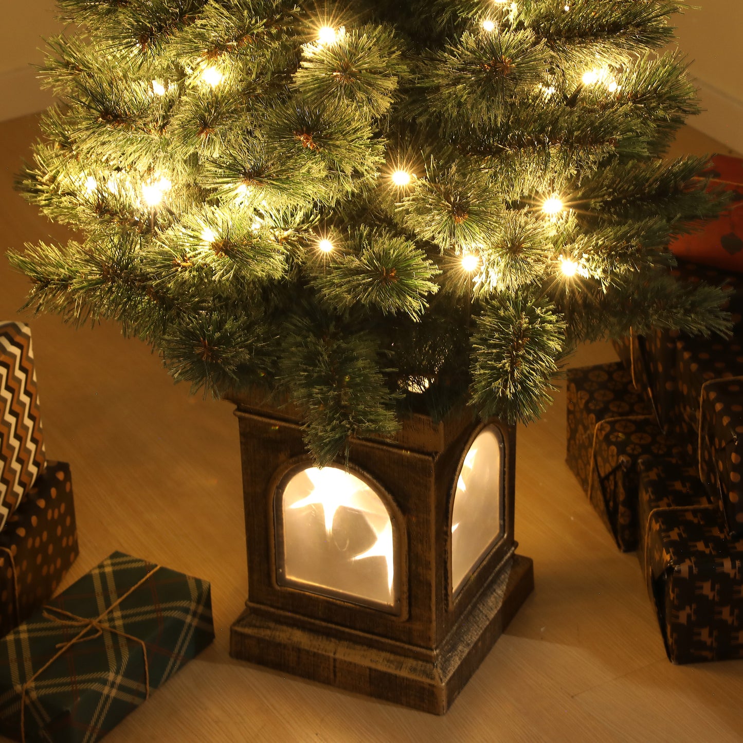 4ft Artificial Christmas Tree with 80 Warm White LED Lights Remote