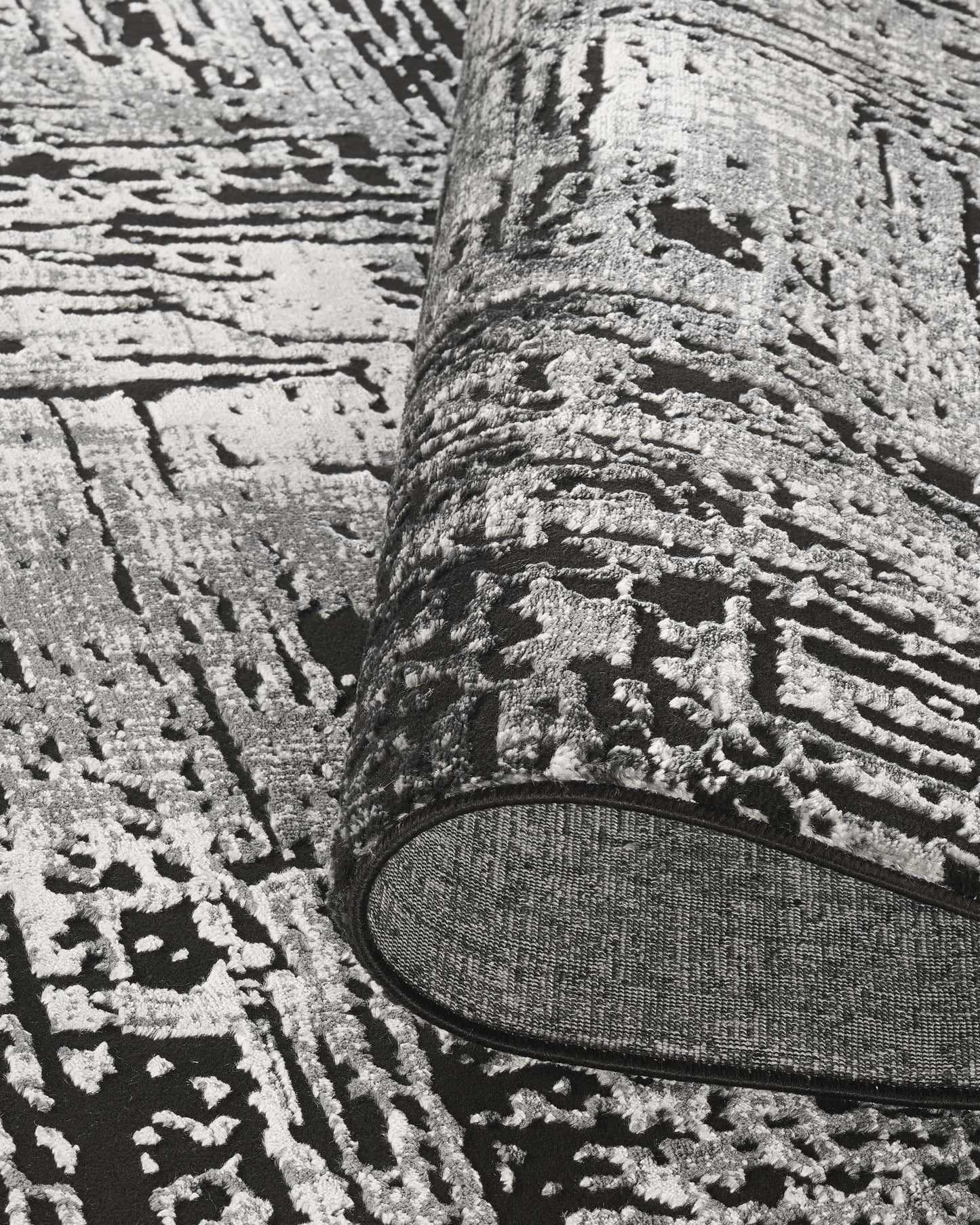 Belgravia Contemporary Rug With Velvet Feel Stylish Metallic Accents Illusion - 3 Colours Available