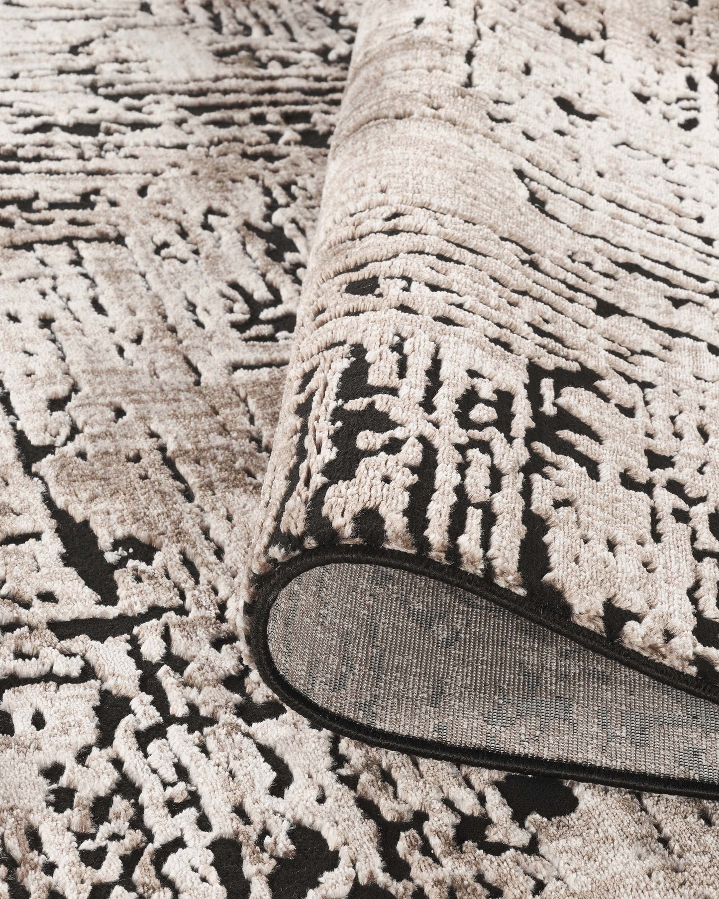 Belgravia Contemporary Rug With Velvet Feel Stylish Metallic Accents Illusion - 3 Colours Available