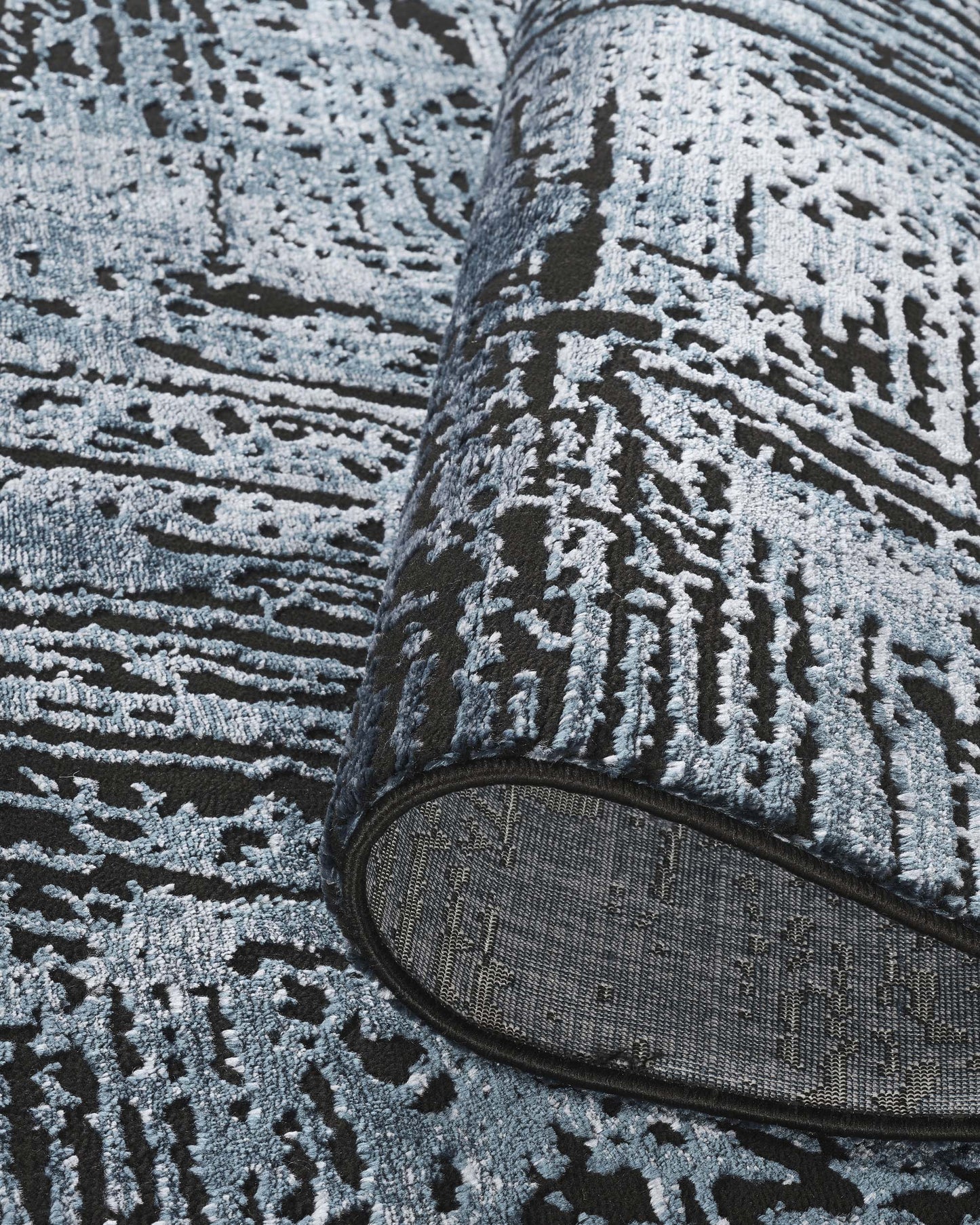 Belgravia Contemporary Rug With Velvet Feel Stylish Metallic Accents Illusion - 3 Colours Available