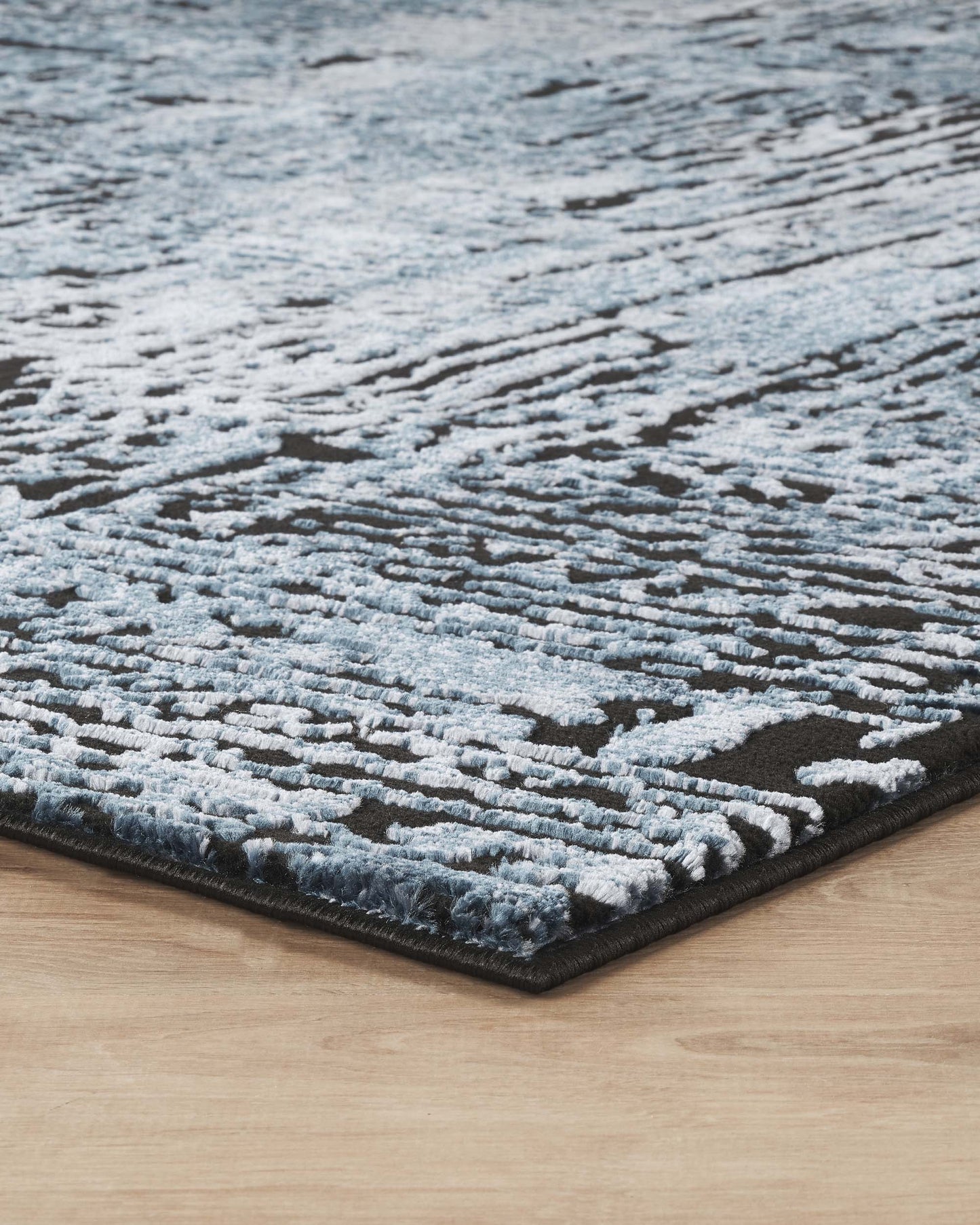 Belgravia Contemporary Rug With Velvet Feel Stylish Metallic Accents Illusion - 3 Colours Available