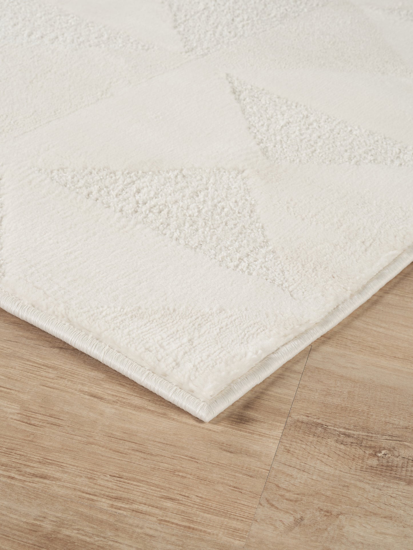Hamilton Modern Metallic Sheen Area Rug - Mosaic Geometric Triangle Design - 3 Colours Available