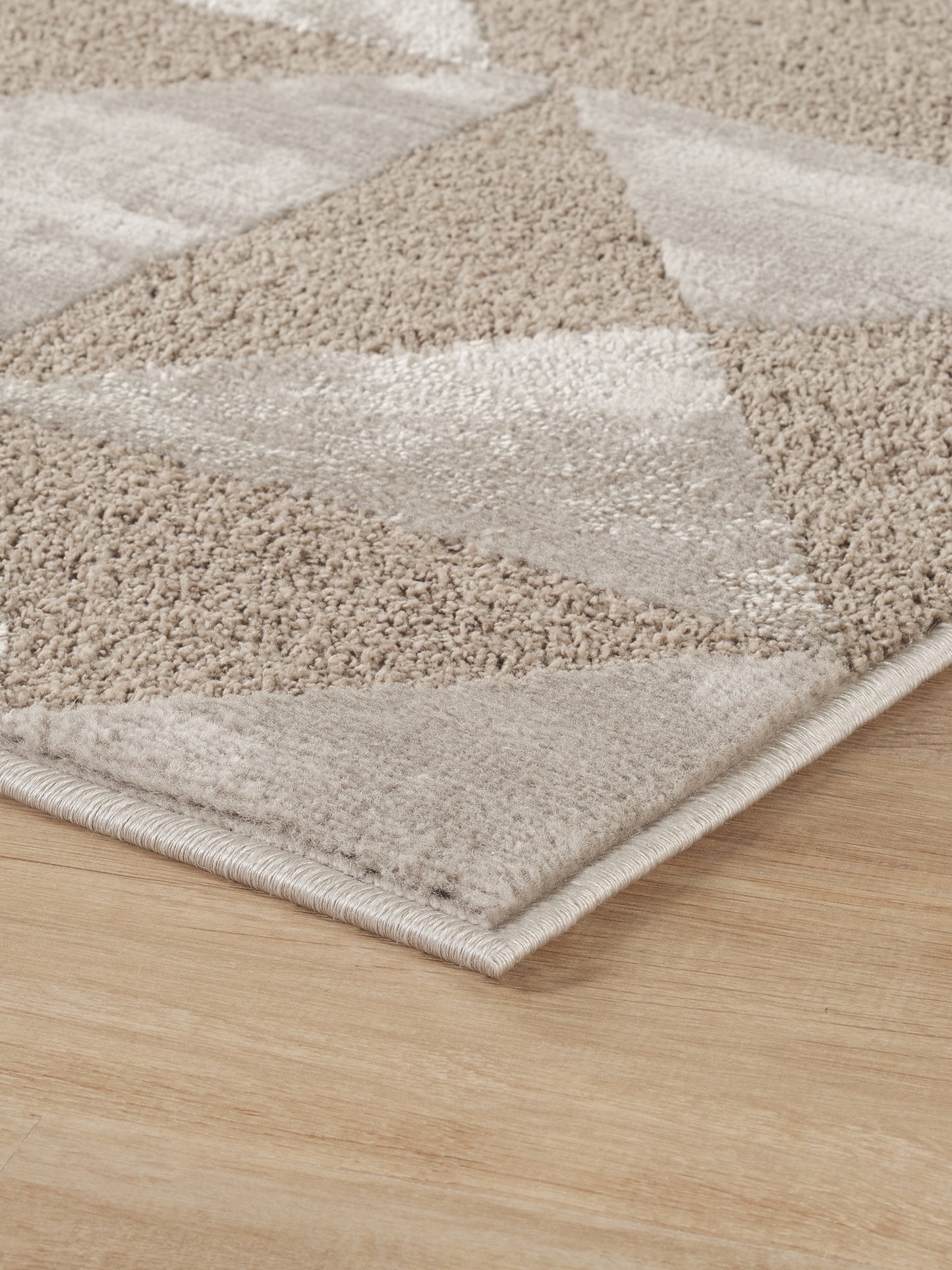 Hamilton Modern Metallic Sheen Area Rug - Mosaic Geometric Triangle Design - 3 Colours Available