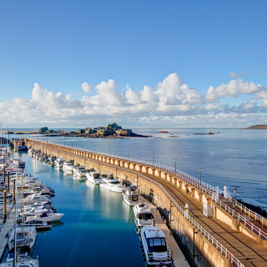Radisson Blu Staycation for Two Including 3-Course Dinner, Breakfast & Complimentary use of the Leisure Facilities for only £159 per couple. Escape, Indulge & Unwind !