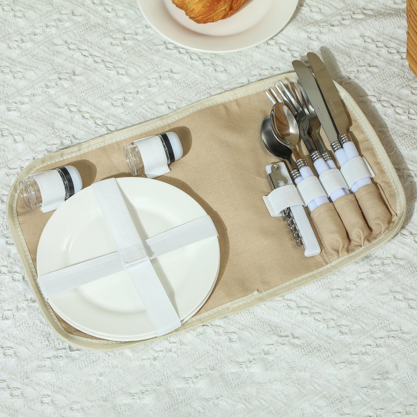 Wicker Picnic Basket for 2 with Pine Wood Lid, Light Brown