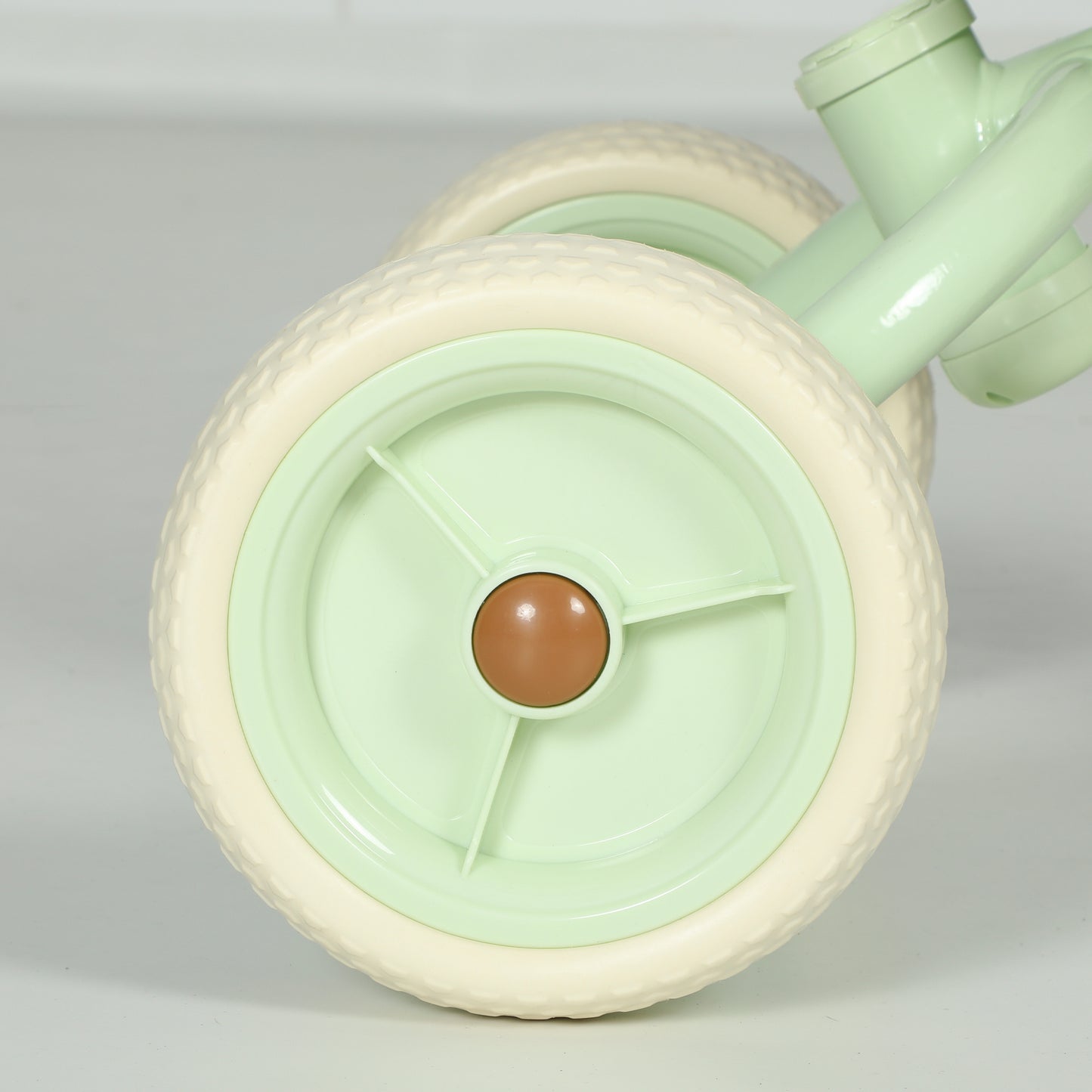 Kids Tricycle for 2-5 Years Old, 2-In-1 Toddler Trike with Adjustable Parent Handle, Pedals, Footrests, Storage Basket, 3 Wheel Bike for Boys and Girls, Green