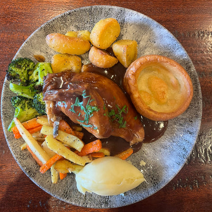 Delicious Traditional Sunday Roast for Just £14.50 Per Person at St. John’s Inn – Choose from Roast Chicken, Roast Beef and more - with all the classic trimmings!