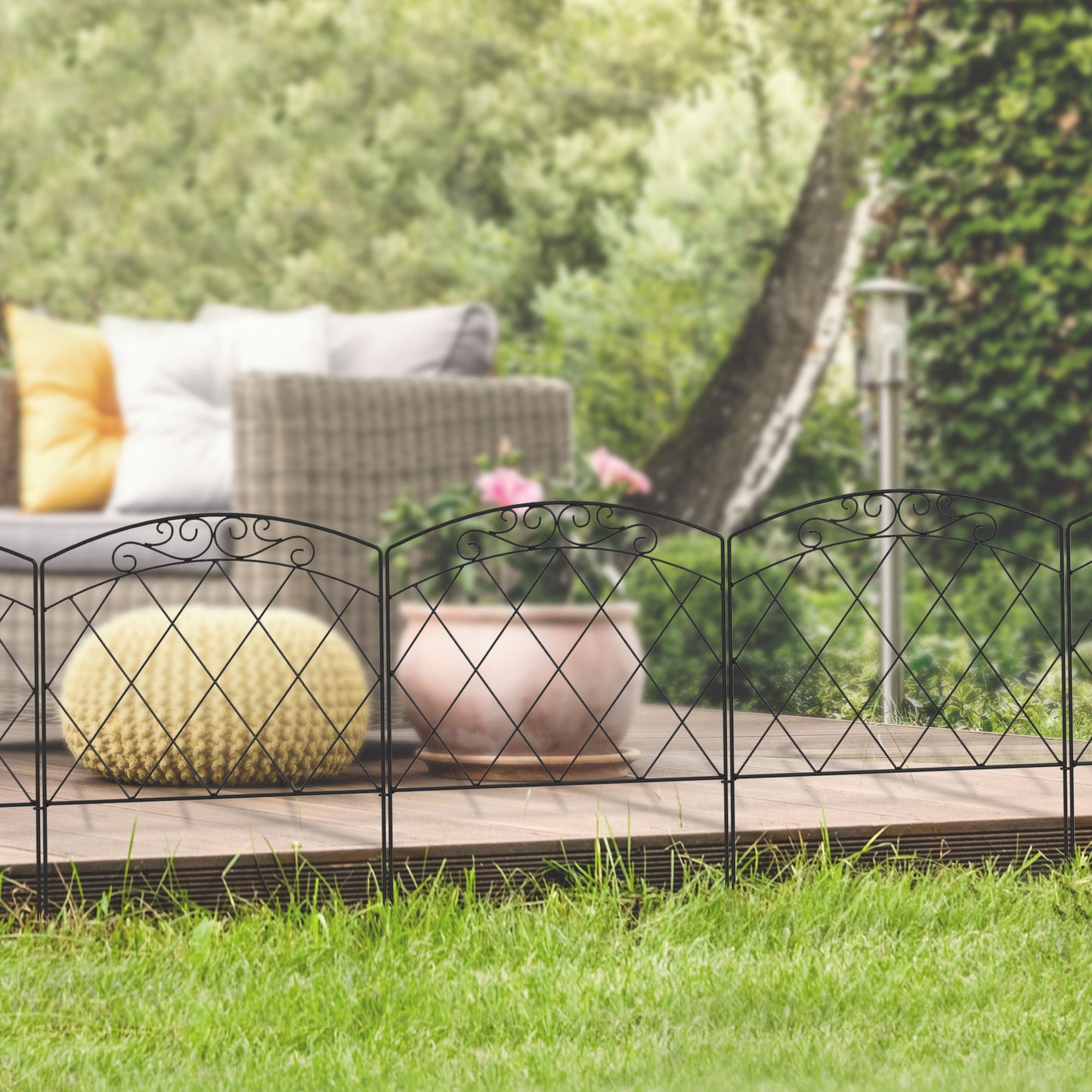 80 cm x 3 m Outdoor Picket Fence Panels with Panels, Swirls, Black