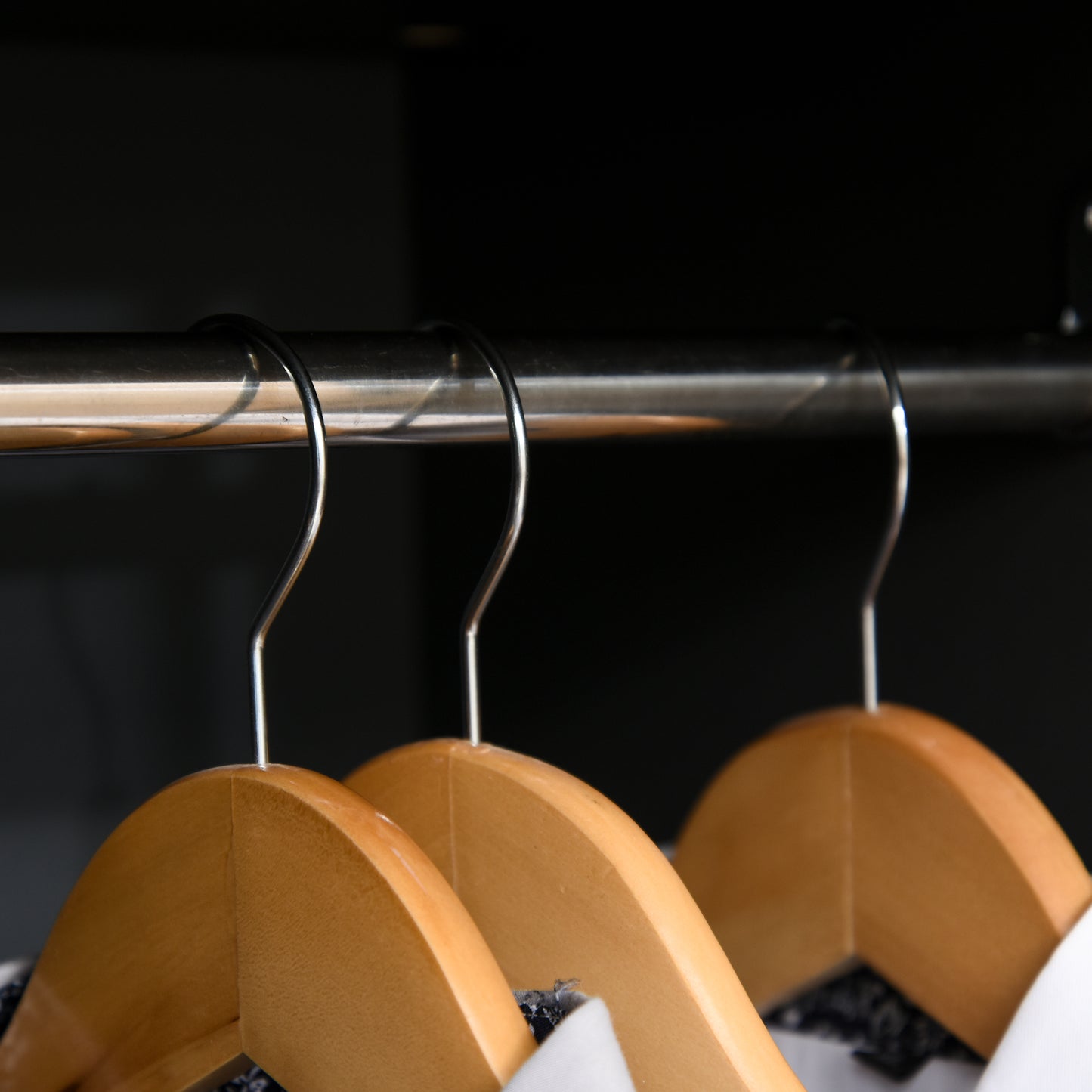 Modern Wardrobe Cabinet Wood Grain Sticker Surface with Shelf, Hanging Rod and 2 Drawers 90x50x190cm